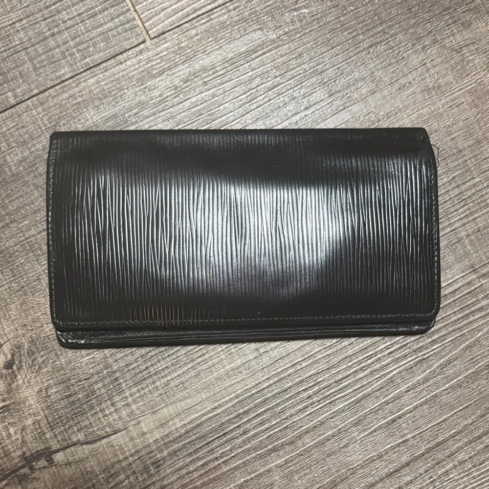 Louis Vuitton Brazza Wallet Epi Leather - Picture 14 of 16